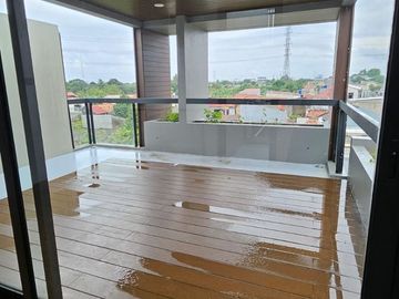 Dijual Rumah South Tresor Metland Cipondoh 2,5 Lantai SHM Dekat Tol Karang Tengah