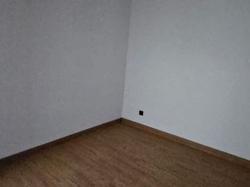 Dijual Rumah South Tresor Metland Cipondoh 2,5 Lantai SHM Dekat Tol Karang Tengah