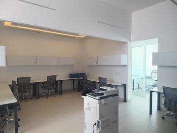 OFICINAS EN CORPORATE CENTER BERNARDO QUINTANA Edificio Corporativo AAA en Renta