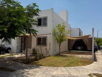CASA EN VENTA EN FRACC. TRES CANTOS CON TERRENO ADICIONAL