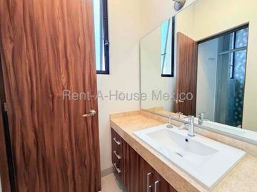 CASA EN RENTA EN VIRREY DE CATALUÑA. CON MUY BUENA UBICACIÓN