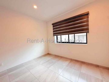 CASA EN RENTA EN VIRREY DE CATALUÑA. CON MUY BUENA UBICACIÓN