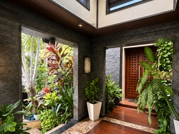 Luxury House Fully Furnished dengan Private Swimming Pool di Pondok Indah Jakarta Selatan BTC 16233 OC