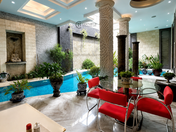 Luxury House Fully Furnished dengan Private Swimming Pool di Pondok Indah Jakarta Selatan BTC 16233 OC
