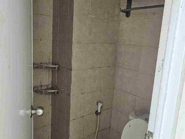 Di sewakan Studio apartemen Green Lake Sunter ukuran 21m semi furnish pic sesuai gambar