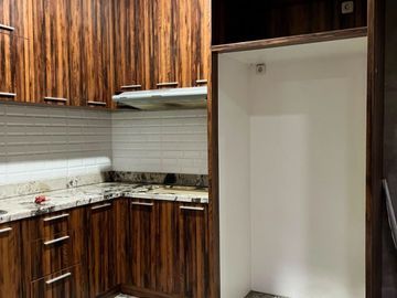 Dijual rumah bagus 2 Lantai Taman Royal 1 Tangerang