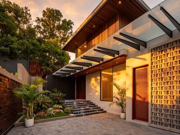 Modern Fully Furnished Ocean View Villa for Sale in Uluwatu – 5 Bedrooms with Private Cinema