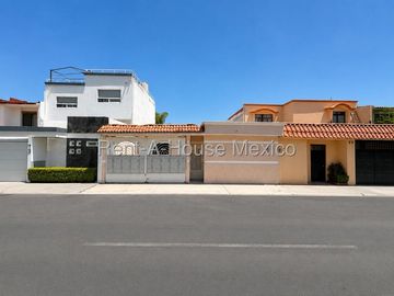 Cimatario Casa Familiar de Una Planta con Excelente Ubicación SGU225