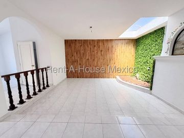 Cimatario Casa Familiar de Una Planta con Excelente Ubicación SGU225
