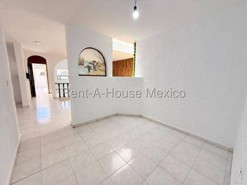 Cimatario Casa Familiar de Una Planta con Excelente Ubicación SGU225