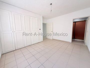 Cimatario Casa Familiar de Una Planta con Excelente Ubicación SGU225