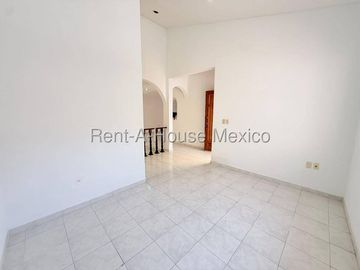 Cimatario Casa Familiar de Una Planta con Excelente Ubicación SGU225