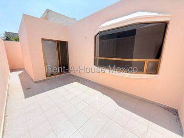 Cimatario Casa Familiar de Una Planta con Excelente Ubicación SGU225