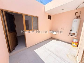 Cimatario Casa Familiar de Una Planta con Excelente Ubicación SGU225