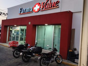 RENTO LOCAL EN ZAVALETA $40,000 CON 130 M2 DOBLE CORTINA EN PLAZA CON ESTACIONAMIENTOS