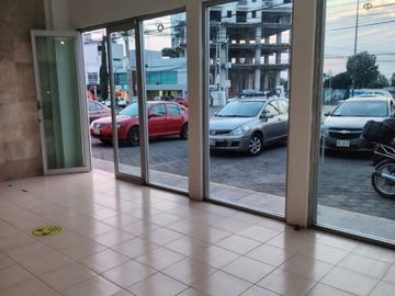 RENTO LOCAL EN ZAVALETA $40,000 CON 130 M2 DOBLE CORTINA EN PLAZA CON ESTACIONAMIENTOS