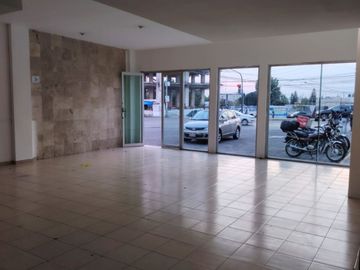 RENTO LOCAL EN ZAVALETA $40,000 CON 130 M2 DOBLE CORTINA EN PLAZA CON ESTACIONAMIENTOS