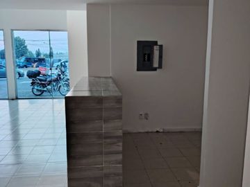 RENTO LOCAL EN ZAVALETA $40,000 CON 130 M2 DOBLE CORTINA EN PLAZA CON ESTACIONAMIENTOS