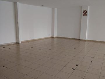 RENTO LOCAL EN ZAVALETA $40,000 CON 130 M2 DOBLE CORTINA EN PLAZA CON ESTACIONAMIENTOS