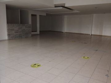 RENTO LOCAL EN ZAVALETA $40,000 CON 130 M2 DOBLE CORTINA EN PLAZA CON ESTACIONAMIENTOS