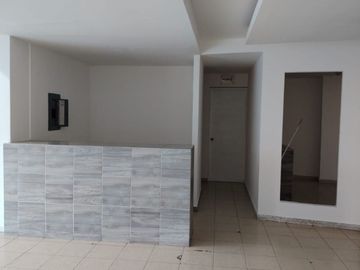 RENTO LOCAL EN ZAVALETA $40,000 CON 130 M2 DOBLE CORTINA EN PLAZA CON ESTACIONAMIENTOS