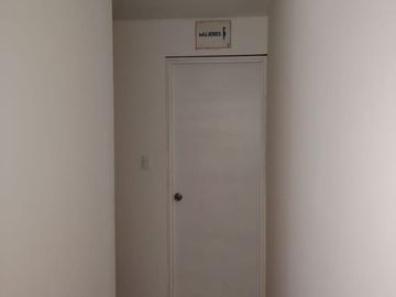 RENTO LOCAL EN ZAVALETA $40,000 CON 130 M2 DOBLE CORTINA EN PLAZA CON ESTACIONAMIENTOS