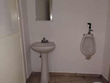 RENTO LOCAL EN ZAVALETA $40,000 CON 130 M2 DOBLE CORTINA EN PLAZA CON ESTACIONAMIENTOS