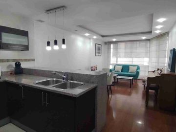 Departamento Amoblado en alquiler, dos dormitorios con balcón. Ubicado en la República del Salvador