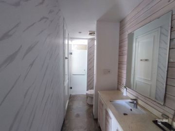 Former Hotel  11 Rooms with Pool in a Prime Tourism Area, for Sale in Batubelig.