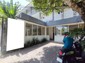 Former Hotel  11 Rooms with Pool in a Prime Tourism Area, for Sale in Batubelig.