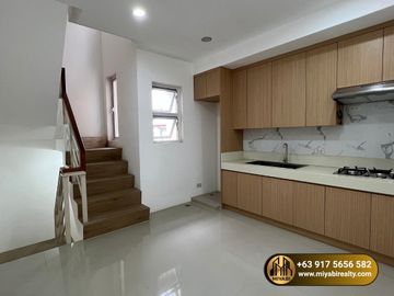 Townhouse For Sale in Project 8, near Vertis North,Trinoma Mall, EDSA Muñoz Quezon City SD