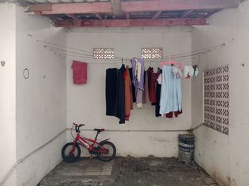 Dijual rumah kosan aktif di jalan utama, pondok Pekayon indah.