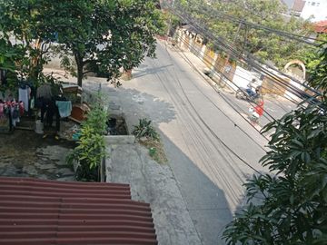 Dijual rumah kosan aktif di jalan utama, pondok Pekayon indah.