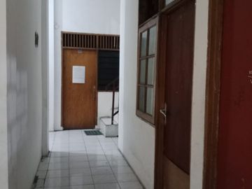 Dijual rumah kosan aktif di jalan utama, pondok Pekayon indah.