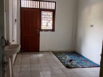 Dijual rumah kosan aktif di jalan utama, pondok Pekayon indah.