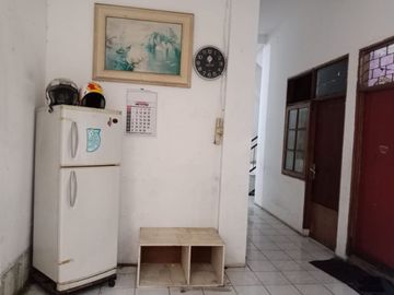 Dijual rumah kosan aktif di jalan utama, pondok Pekayon indah.
