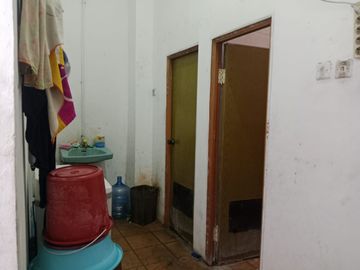 Dijual rumah kosan aktif di jalan utama, pondok Pekayon indah.