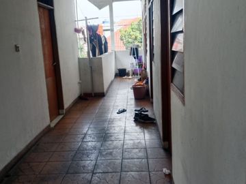 Dijual rumah kosan aktif di jalan utama, pondok Pekayon indah.