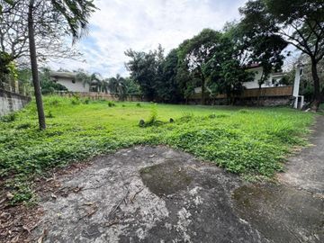 Muntinlupa City Lot for Sale at Ayala Alabang Village 702 SQM