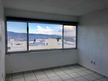 CASA EN RENTA EN LOMAS DE GRAN JARDÍN CON SALÓN DE USOS MÚLTIPLES