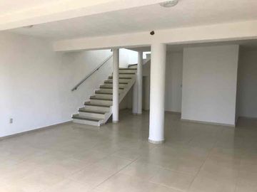 CASA EN RENTA EN LOMAS DE GRAN JARDÍN CON SALÓN DE USOS MÚLTIPLES