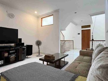 Rumah Cantik 2 Lantai Aman & Nyaman Dekat Unas Pejaten Pasar Minggu Jakarta Selatan