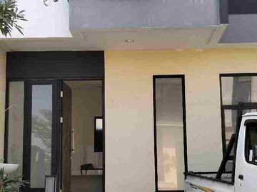 RUMAH DUA LANTAI SIAP HUNI DI JUAL ATAU DI SEWAKAN DIGRAND CITY