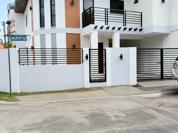 FOR SALE! 2-Storey House and Lot in Brgy Villamonte Bacolod city-AP