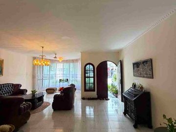 RUMAH 2 LANTAI DI TAMAN POLONIA III  MEDAN