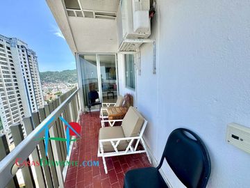 Departamento de playa con terraza y vista al mar