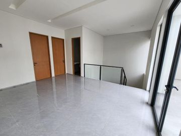 TERMURAH RUMAH 3 LANTAI SETRA DUTA (LAVIDA) BANDUNG STRATEGIS KOLAM RENANG DAN ROOFTOP