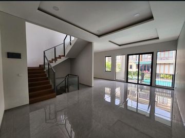 TERMURAH RUMAH 3 LANTAI SETRA DUTA (LAVIDA) BANDUNG STRATEGIS KOLAM RENANG DAN ROOFTOP
