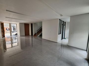 TERMURAH RUMAH 3 LANTAI SETRA DUTA (LAVIDA) BANDUNG STRATEGIS KOLAM RENANG DAN ROOFTOP