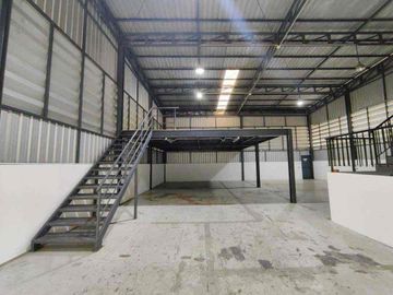 ให้เช่าอาคารสำนักงานพร้อมโกดัง ลำลูกกา คลอง 4
Office + Warehouse พื้นที่ใช้สอย 415 ตร.ม.